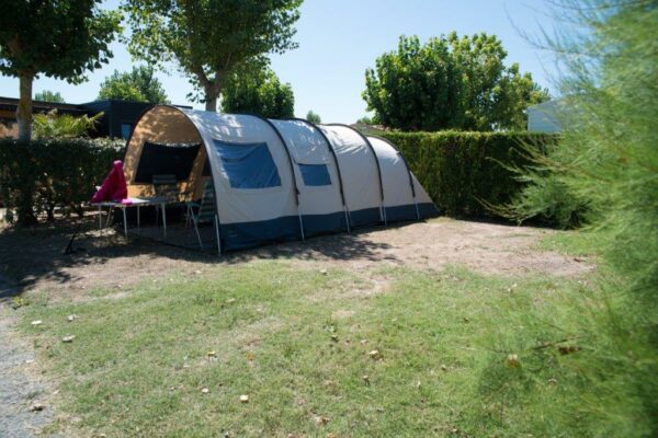 emplacements spacieux pour tente et camping-car